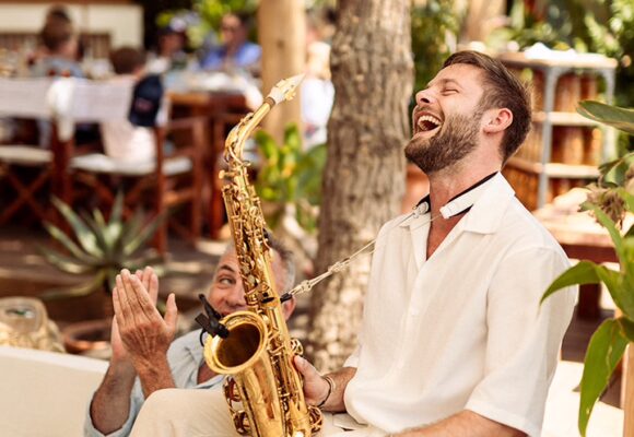 Thoj en performance live, artiste de talent pour soirées et événements prestige Côte d'Azur
